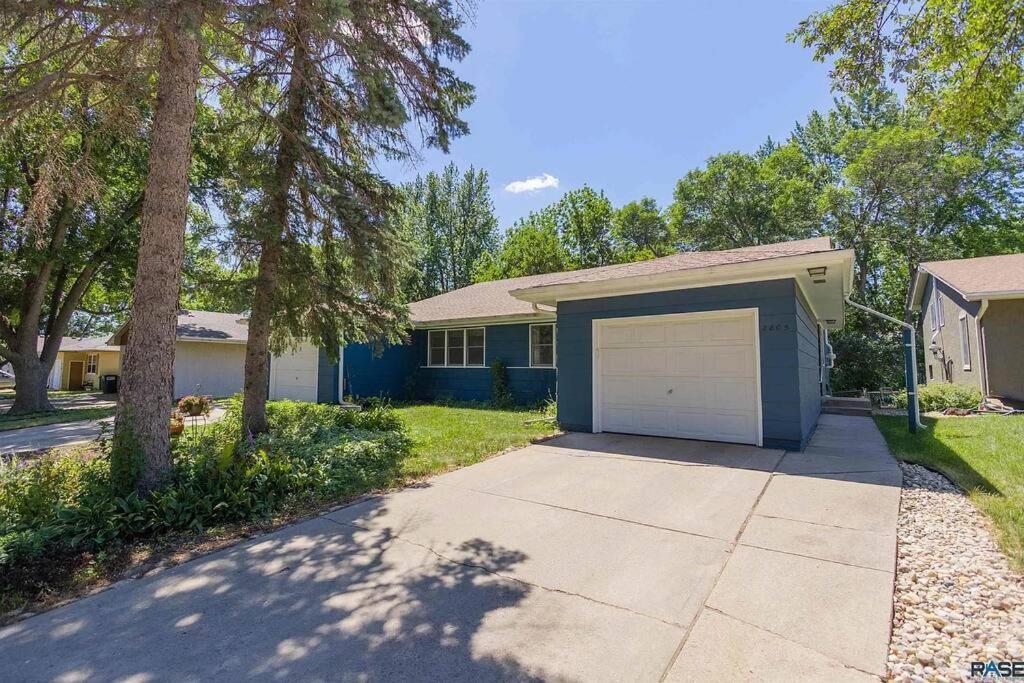 Blue House 2 * Sioux Falls